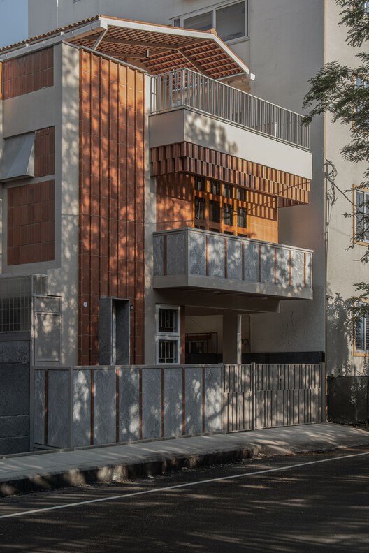 Arth Home / Wright Inspires Arth Home / Wright Inspires - Exterior Photography, Facade, Balcony