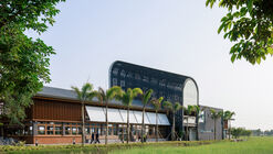 Zhuhai Chillong Dreamland Barn Restaurant / SHUISHI