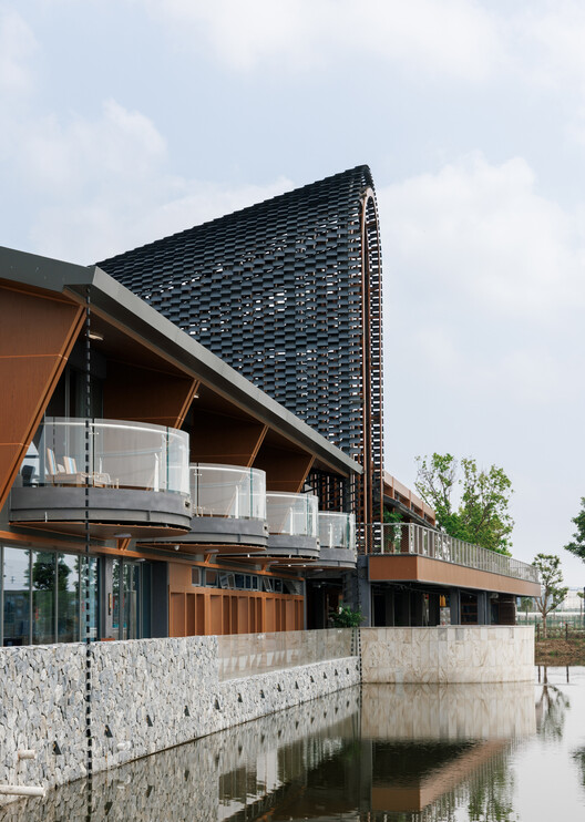 Zhuhai Chillong Dreamland Barn Restaurant / SHUISHI - Image 13 of 35