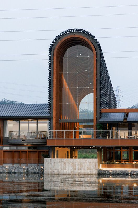 Zhuhai Chillong Dreamland Barn Restaurant / SHUISHI - Image 2 of 35
