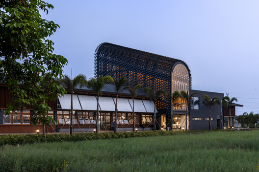 Zhuhai Chillong Dreamland Barn Restaurant / SHUISHI - Image 15 of 35