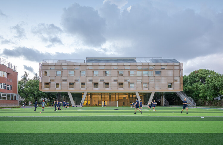 上海包玉刚实验学校包陪庆楼 / 山水秀建筑事务所 - 建筑图, 中小学校, 庭院