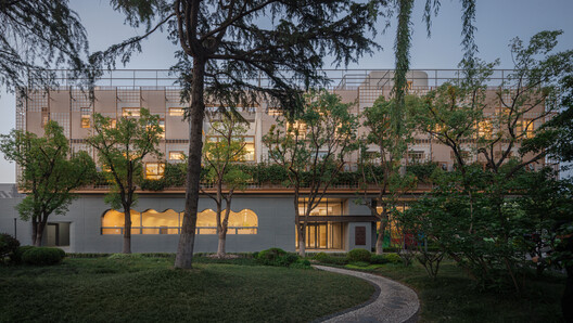 Anna Pao Sohmen Centre at YK Pao School / Scenic Architecture Office Anna Pao Sohmen Centre at YK Pao School / Scenic Architecture Office - Exterior Photography, Garden