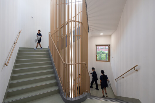 Anna Pao Sohmen Centre at YK Pao School / Scenic Architecture Office Anna Pao Sohmen Centre at YK Pao School / Scenic Architecture Office - Interior Photography, Stairs, Wood, Handrail