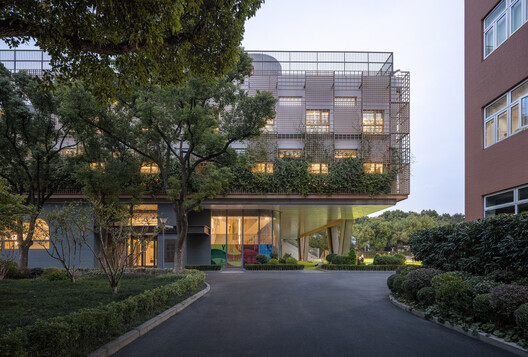 Anna Pao Sohmen Centre at YK Pao School / Scenic Architecture Office Anna Pao Sohmen Centre at YK Pao School / Scenic Architecture Office - Exterior Photography, Garden
