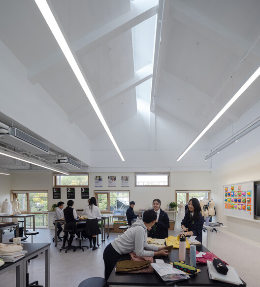 Anna Pao Sohmen Centre at YK Pao School / Scenic Architecture Office Anna Pao Sohmen Centre at YK Pao School / Scenic Architecture Office - Interior Photography, Kitchen, Table, Chair