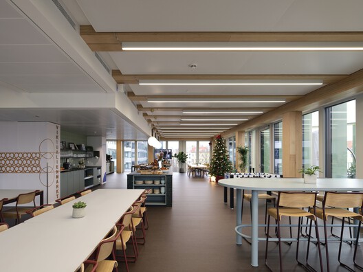 i8 - iCampus in Werksviertel / C.F. Møller i8 - iCampus in Werksviertel / C.F. Møller - Interior Photography, Dining room, Wood, Table, Chair, Glass