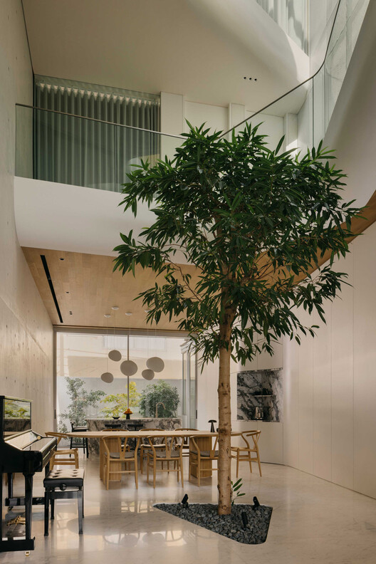 Node House / Ming Architects Node House / Ming Architects - Interior Photography, Dining room, Wood, Lighting, Chair, Glass