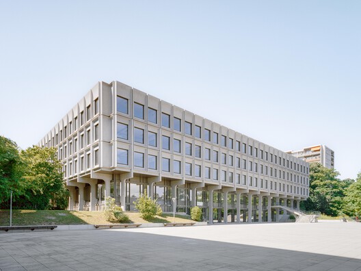 Vertical Extension and Refurbishment of Collège Rousseau / Burckhardt Vertical Extension and Refurbishment of Collège Rousseau / Burckhardt - Exterior Photography, Concrete