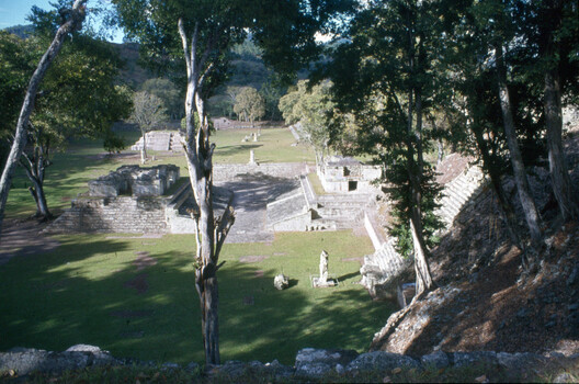 Anatomy of a Maya City: The Urban Structure of Copán in Honduras Anatomy of a Maya City: The Urban Structure of Copán in Honduras - Image 7 of 13