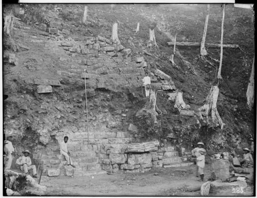 Anatomy of a Maya City: The Urban Structure of Copán in Honduras Anatomy of a Maya City: The Urban Structure of Copán in Honduras - Image 8 of 13
