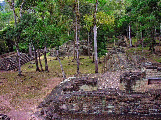 Anatomy of a Maya City: The Urban Structure of Copán in Honduras Anatomy of a Maya City: The Urban Structure of Copán in Honduras - Image 12 of 13