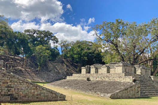 Anatomy of a Maya City: The Urban Structure of Copán in Honduras Anatomy of a Maya City: The Urban Structure of Copán in Honduras - Image 5 of 13