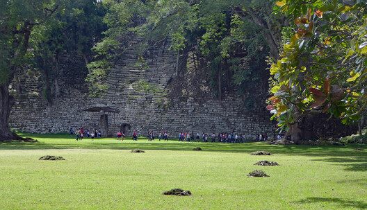 Anatomy of a Maya City: The Urban Structure of Copán in Honduras Anatomy of a Maya City: The Urban Structure of Copán in Honduras - Image 10 of 13