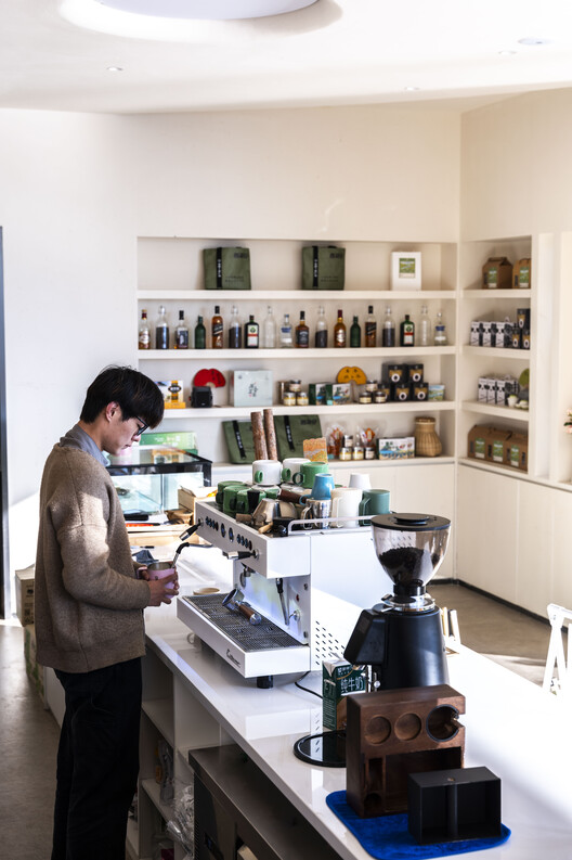 西茶谷茶咖：消隐于茶田的观景容器 / 江苏省院安徽分院 - 室内图, 隔断, 台面
