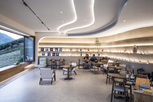 西茶谷茶咖：消隐于茶田的观景容器 / 江苏省院安徽分院 - 室内图, 餐厅, 隔断, 椅子