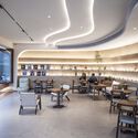 西茶谷茶咖：消隐于茶田的观景容器 / 江苏省院安徽分院 - 室内图, 咖啡店室内设计, 椅子