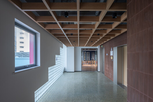 Shang'Ao Canal Social Service Center / Atelier Liu Yuyang Architects Shang'Ao Canal Social Service Center / Atelier Liu Yuyang Architects - Interior Photography, Wood, Glass