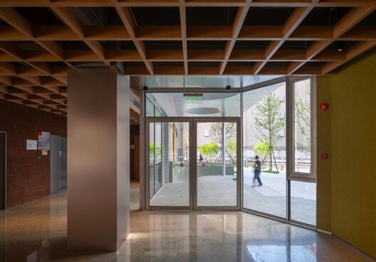 Shang'Ao Canal Social Service Center / Atelier Liu Yuyang Architects Shang'Ao Canal Social Service Center / Atelier Liu Yuyang Architects - Interior Photography, Glass