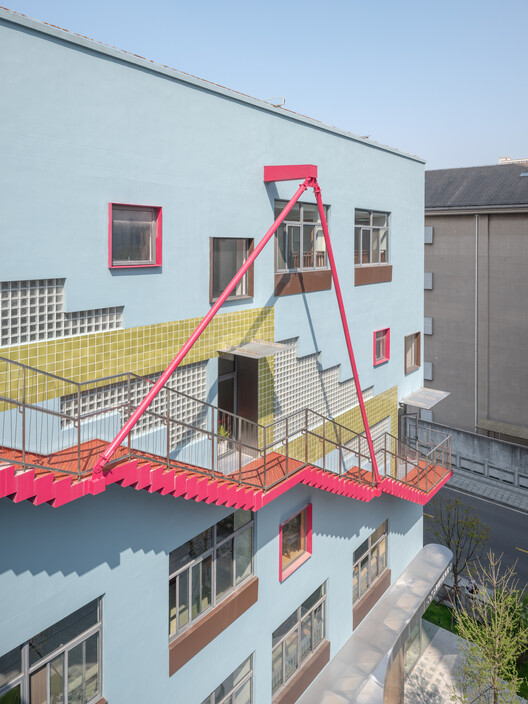 Shang'Ao Canal Social Service Center / Atelier Liu Yuyang Architects Shang'Ao Canal Social Service Center / Atelier Liu Yuyang Architects - Exterior Photography, Balcony, Handrail