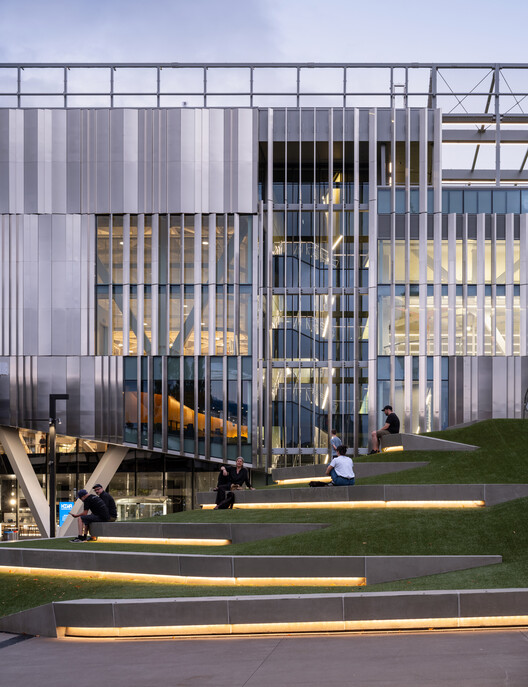 Hiwa - The University of Auckland Recreation Centre / Warren and Mahoney Hiwa - The University of Auckland Recreation Centre / Warren and Mahoney - Exterior Photography, Facade, Glass