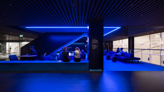 Hiwa - The University of Auckland Recreation Centre / Warren and Mahoney Hiwa - The University of Auckland Recreation Centre / Warren and Mahoney - Lighting