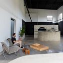 Flairs  / Nati Minas & Studio + Flipê Arquitetura - Fotografia de Interiores, Edifícios De Escritórios, Cozinha, Cadeira