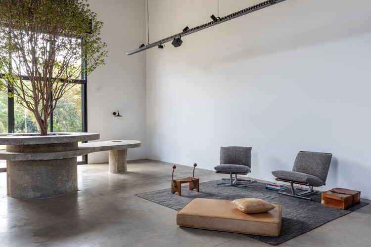 Flairs / Nati Minas & Studio + Flipê Arquitetura - Interior Photography, Living Room, Chair