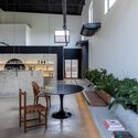 Flairs  / Nati Minas & Studio + Flipê Arquitetura - Fotografia de Interiores, Edifícios De Escritórios, Cozinha, Iluminação, Cadeira