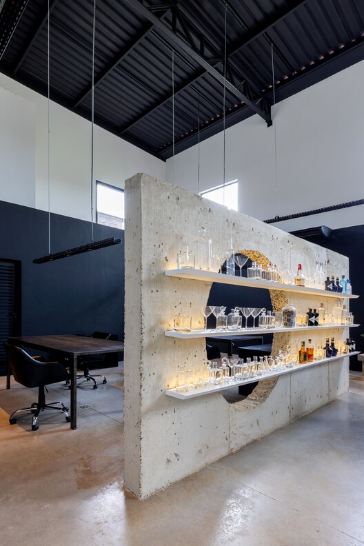 Flairs / Nati Minas & Studio + Flipê Arquitetura Flairs / Nati Minas & Studio + Flipê Arquitetura - Interior Photography, Kitchen, Shelving, Lighting