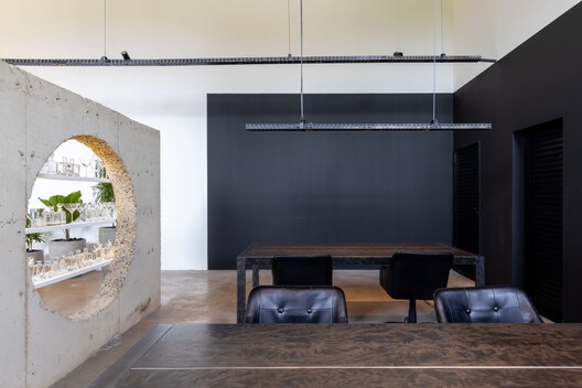 Flairs / Nati Minas & Studio + Flipê Arquitetura Flairs / Nati Minas & Studio + Flipê Arquitetura - Interior Photography, Living Room, Lighting, Chair