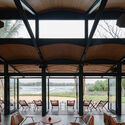 麓湾水集水鸟公园亭 / 口口建筑 - 室内图, 餐饮建筑, 梁, 椅子