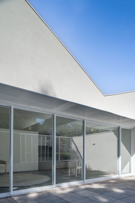 710 House / BLOCO Arquitetos - Image 16 of 37