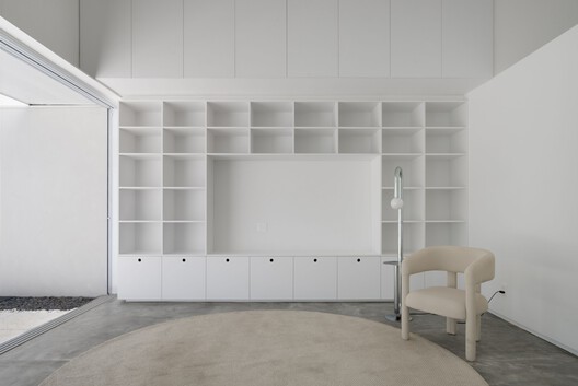710 House / BLOCO Arquitetos - Interior Photography, Closet, Wood, Shelving