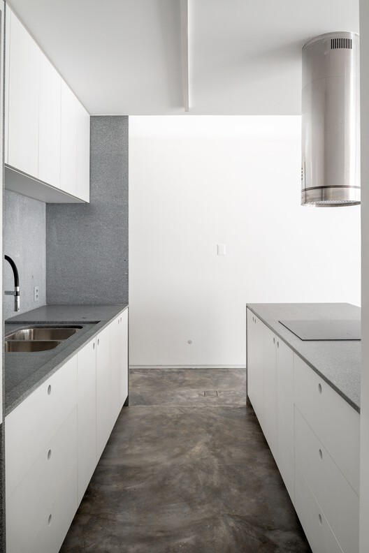 710 House / BLOCO Arquitetos - Interior Photography, Kitchen, Countertop, Sink, Concrete