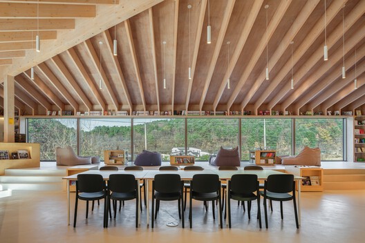 Second Chance Library / ODDs&ENDs architects Second Chance Library / ODDs&ENDs architects - Interior Photography, Dining room, Wood, Beam, Chair