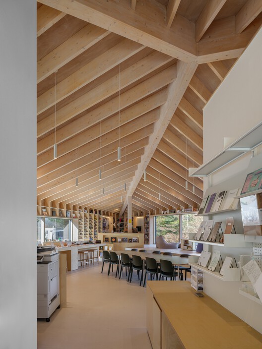 Second Chance Library / ODDs&ENDs architects Second Chance Library / ODDs&ENDs architects - Interior Photography, Dining room, Wood, Beam