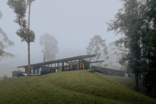 House on the Reservoir / Obranegra Arquitectos House on the Reservoir / Obranegra Arquitectos - Image 20 of 31