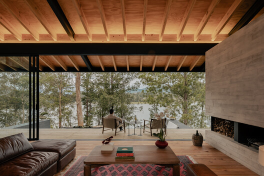House on the Reservoir / Obranegra Arquitectos House on the Reservoir / Obranegra Arquitectos - Interior Photography, Living Room, Wood, Chair, Beam, Deck