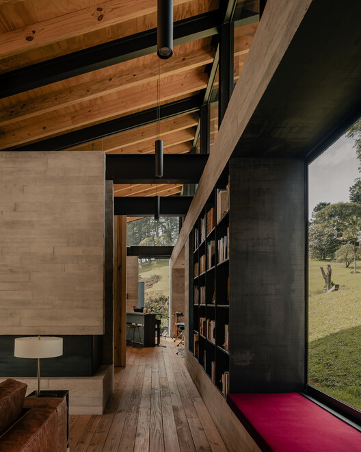 House on the Reservoir / Obranegra Arquitectos House on the Reservoir / Obranegra Arquitectos - Interior Photography, Wood, Beam