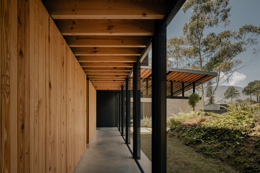 House on the Reservoir / Obranegra Arquitectos House on the Reservoir / Obranegra Arquitectos - Image 15 of 31