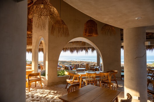 Rosa Jamaica Beach Club / Gris | Estudio de Diseño + Arquitectura Rosa Jamaica Beach Club / Gris | Estudio de Diseño + Arquitectura - Interior Photography, Dining room, Chair