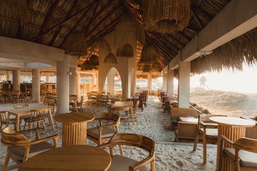 Rosa Jamaica Beach Club / Gris | Estudio de Diseño + Arquitectura Rosa Jamaica Beach Club / Gris | Estudio de Diseño + Arquitectura - Interior Photography, Dining room, Chair