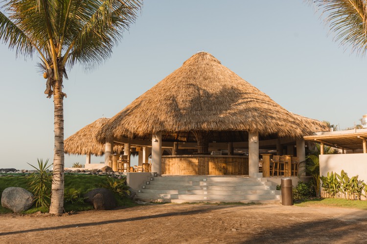 Rosa Jamaica Beach Club / Gris | Estudio de Diseño + Arquitectura - Más Imágenes
