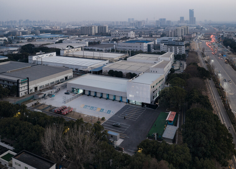 Qingpu Vehicle Inspection Station / Wuyang Architecture - Image 6 of 13