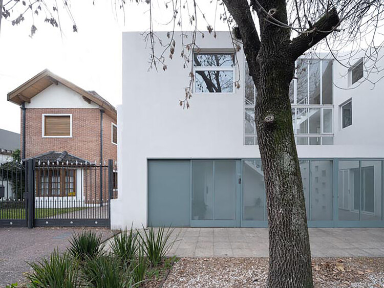 Viviendas Paso Lomas de Zamora / Centro Cero - Fotografía exterior, Puerta, Concreto