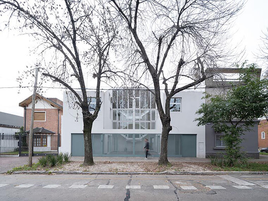 Viviendas Paso Lomas de Zamora / Centro Cero + Pablo Javier Pugliese Viviendas Paso Lomas de Zamora / Centro Cero + Pablo Javier Pugliese - Fotografía exterior, Concreto
