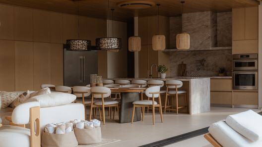 Residencia LR / K10 Studio Residencia LR / K10 Studio - Fotografía interior, Comedor, Madera, Iluminación, Sillas, Mesas