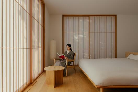House in Narutaki / kooo architects - Interior Photography, Wood, Bedroom, Bed