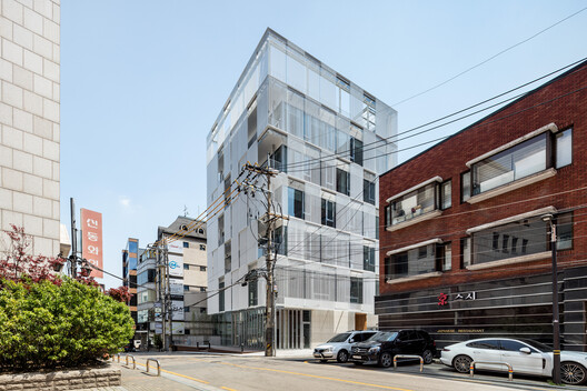 Metal Curtain Building / Hyunjoon Yoo + Partners Metal Curtain Building / Hyunjoon Yoo + Partners - Exterior Photography, Glass
